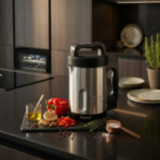 Heated stainless steel blender