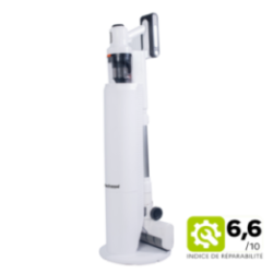Upright vacuum cleaner with charging and cleaning station